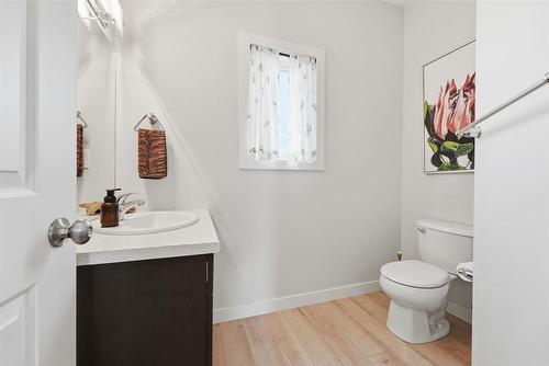 45 Willow Creek Road, Winnipeg, MB - Indoor Photo Showing Bathroom