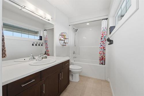 45 Willow Creek Road, Winnipeg, MB - Indoor Photo Showing Bathroom