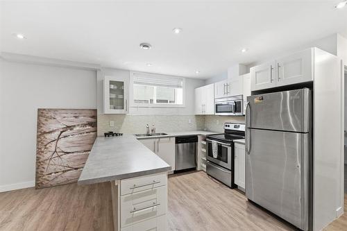 45 Willow Creek Road, Winnipeg, MB - Indoor Photo Showing Kitchen With Stainless Steel Kitchen With Double Sink With Upgraded Kitchen