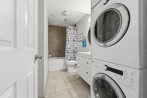 45 Willow Creek Road, Winnipeg, MB - Indoor Photo Showing Laundry Room