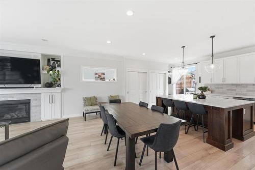 45 Willow Creek Road, Winnipeg, MB - Indoor Photo Showing Dining Room