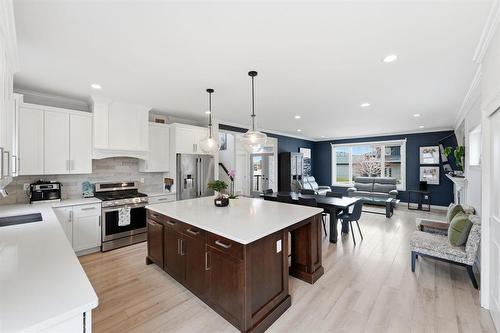 45 Willow Creek Road, Winnipeg, MB - Indoor Photo Showing Kitchen With Stainless Steel Kitchen With Upgraded Kitchen