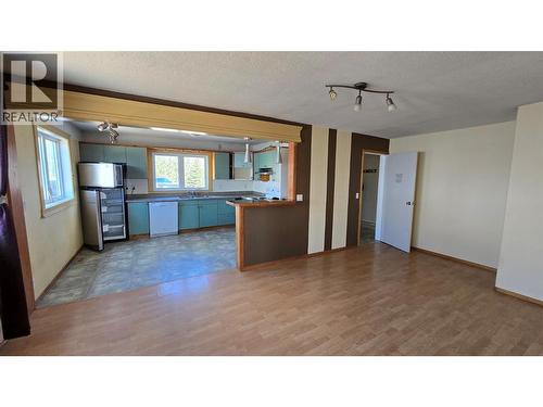 8185 Stuckey Road, Dawson Creek, BC - Indoor Photo Showing Kitchen