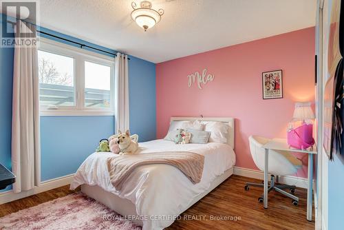 27 Lambert Street, Hamilton, ON - Indoor Photo Showing Bedroom