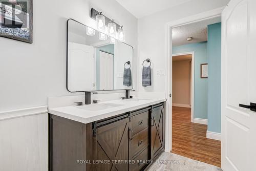 27 Lambert Street, Hamilton, ON - Indoor Photo Showing Bathroom
