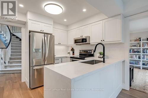 2101 Grosvenor Street, Oakville (Wc Wedgewood Creek), ON - Indoor Photo Showing Kitchen With Stainless Steel Kitchen With Upgraded Kitchen
