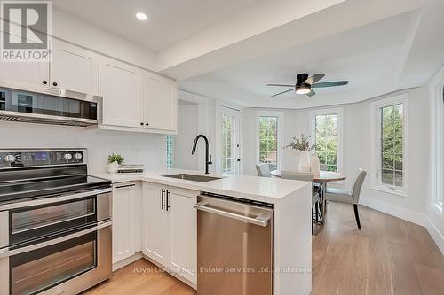 2101 Grosvenor Street, Oakville (Wc Wedgewood Creek), ON - Indoor Photo Showing Kitchen With Stainless Steel Kitchen