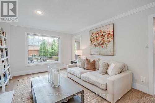 2101 Grosvenor Street, Oakville (Wc Wedgewood Creek), ON - Indoor Photo Showing Living Room