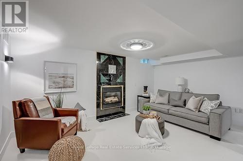 2101 Grosvenor Street, Oakville (Wc Wedgewood Creek), ON - Indoor Photo Showing Living Room With Fireplace