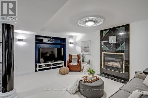 2101 Grosvenor Street, Oakville (Wc Wedgewood Creek), ON - Indoor Photo Showing Living Room With Fireplace