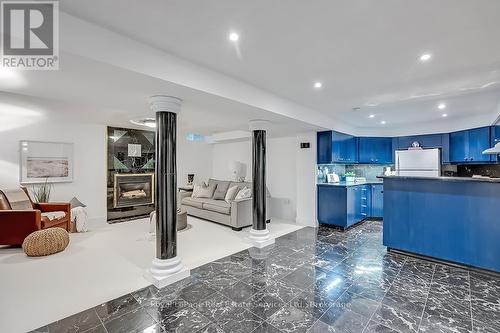 2101 Grosvenor Street, Oakville (Wc Wedgewood Creek), ON - Indoor Photo Showing Kitchen