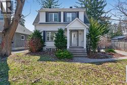 318 DUNCAIRN AVENUE  Ottawa, ON K1Z 7G9