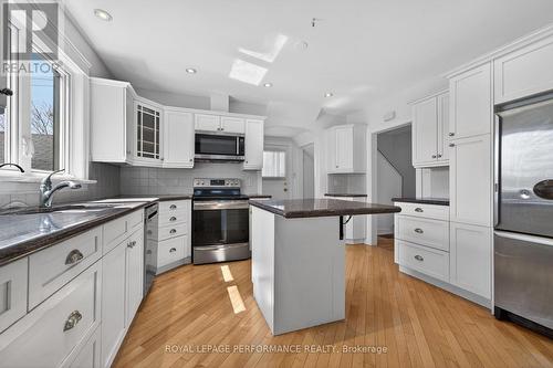 318 Duncairn Avenue, Ottawa, ON - Indoor Photo Showing Kitchen With Upgraded Kitchen