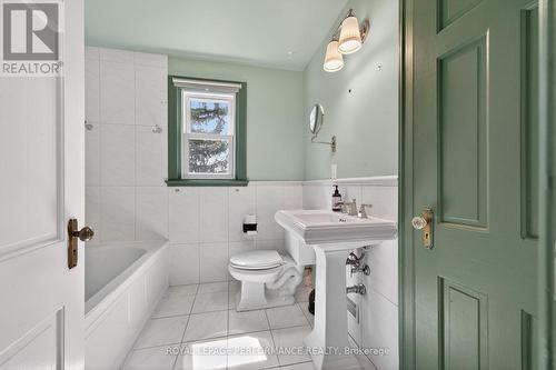 318 Duncairn Avenue, Ottawa, ON - Indoor Photo Showing Bathroom