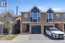 323 FREEDOM PRIVATE Ottawa, ON K1G 6W3