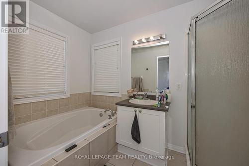 323 Freedom Private, Ottawa, ON - Indoor Photo Showing Bathroom