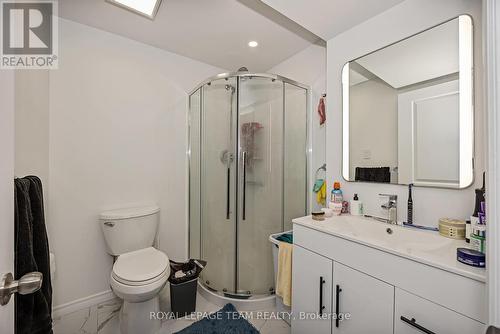 323 Freedom Private, Ottawa, ON - Indoor Photo Showing Bathroom