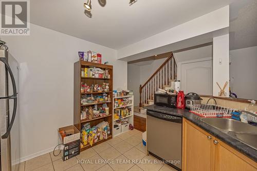 323 Freedom Private, Ottawa, ON - Indoor Photo Showing Kitchen
