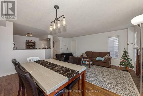 323 Freedom Private, Ottawa, ON - Indoor Photo Showing Dining Room