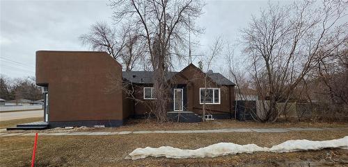 302 OAK Avenue  Winnipeg Beach, MB R0C 3G0