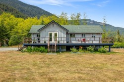 843 Sayward Rd Sayward, BC V0P 1R0