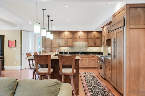 12 Briar Pl, Victoria, BC 