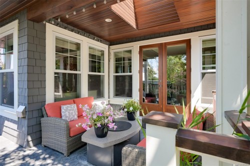 12 Briar Pl, Victoria, BC 