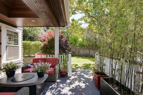 12 Briar Pl, Victoria, BC 