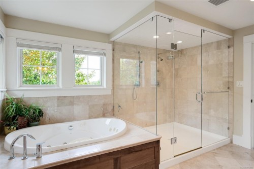 12 Briar Pl, Victoria, BC 