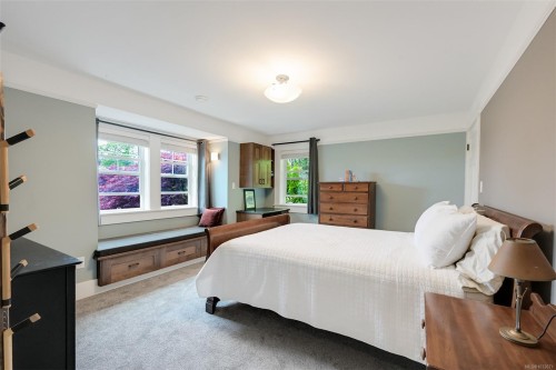 12 Briar Pl, Victoria, BC 