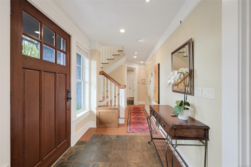 12 Briar Pl, Victoria, BC 