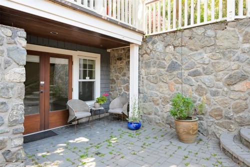 12 Briar Pl, Victoria, BC 