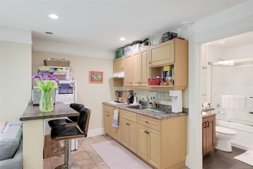 12 Briar Pl, Victoria, BC 