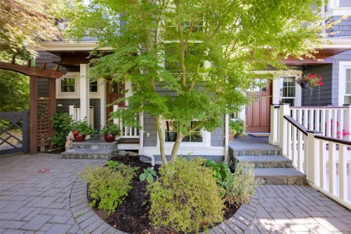 12 Briar Pl, Victoria, BC 