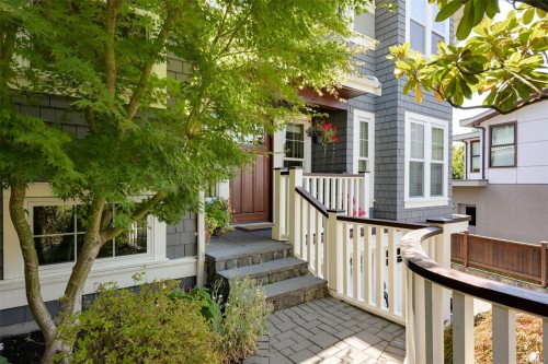 12 Briar Pl, Victoria, BC 