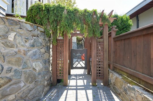 12 Briar Pl, Victoria, BC 