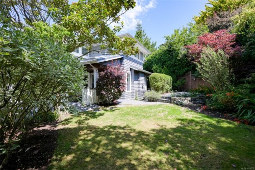 12 Briar Pl, Victoria, BC 
