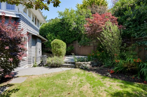 12 Briar Pl, Victoria, BC 