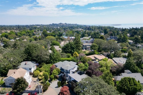 12 Briar Pl, Victoria, BC 