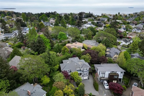 12 Briar Pl, Victoria, BC 