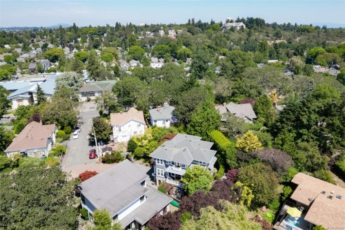12 Briar Pl, Victoria, BC 