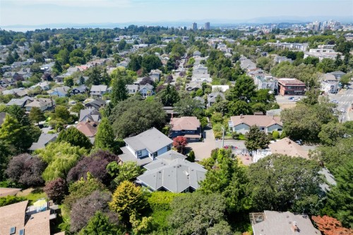 12 Briar Pl, Victoria, BC 