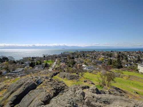 12 Briar Pl, Victoria, BC 