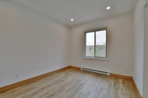 Living Room - 9117 Rue Basile-Routhier, Montréal (Ahuntsic-Cartierville), QC - Indoor Photo Showing Other Room