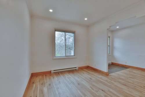 Living Room - 9117 Rue Basile-Routhier, Montréal (Ahuntsic-Cartierville), QC - Indoor Photo Showing Other Room