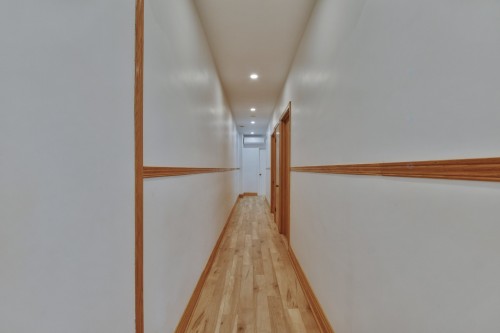 Passageway - 9117 Rue Basile-Routhier, Montréal (Ahuntsic-Cartierville), QC - Indoor Photo Showing Other Room