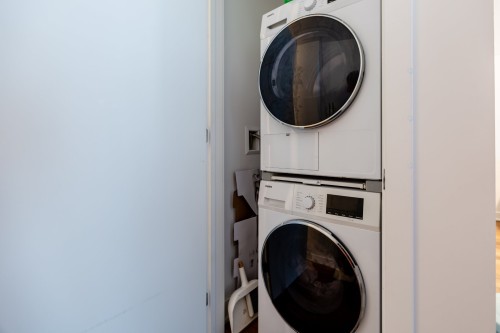 Salle de lavage - 805-2060 Rue Peel, Montréal (Ville-Marie), QC - Indoor Photo Showing Laundry Room
