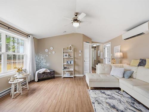5 Spring Crescent, Bridgewater, NS 