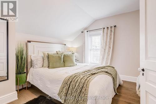17 Oxford Street, Cambridge, ON - Indoor Photo Showing Bedroom