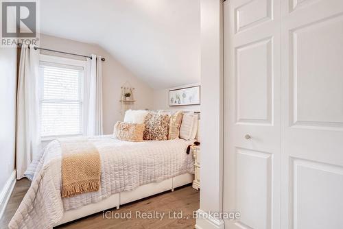 17 Oxford Street, Cambridge, ON - Indoor Photo Showing Bedroom